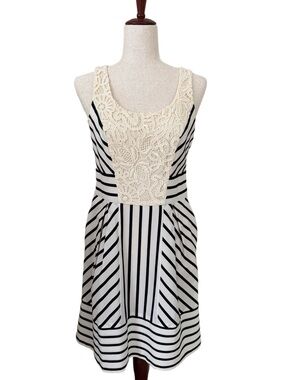 Maeve Anthropologie ⭐️ GUC Navy Cream Stripe Crochet Dress Size 8p